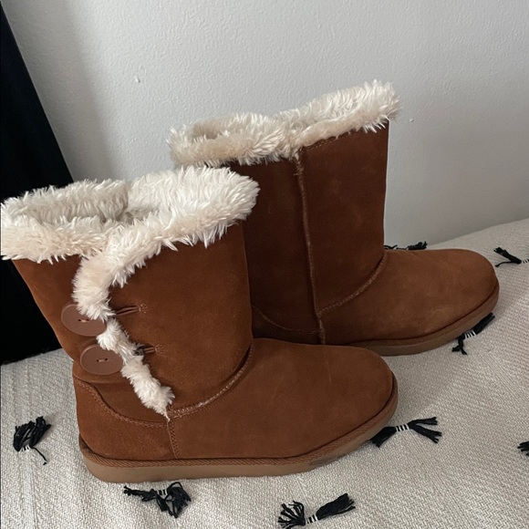 Women's Brown Shearling Boots - Picture 3 of 5